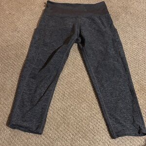 Kirkland Signature Charcoal Women’s Cropped Leggings